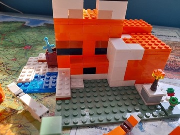LEGO Miniecraft.  Siedlisko lisów
