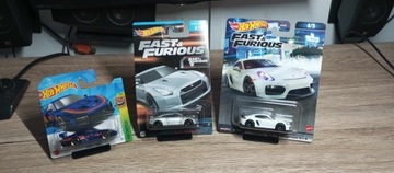 25 białych stojaków na auta hot wheels 