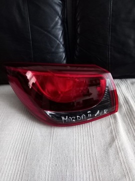 Mazda II lampa tylna tył lewa błotnik 14-18