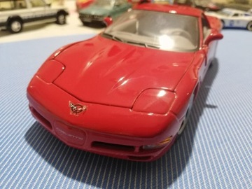 CORVETTE 1997 ROK 1:24     MAISTO 