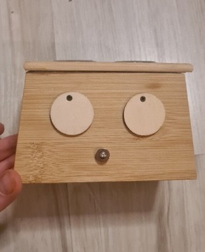 Bambusowe pudełko ma 2 moksy