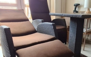Fotele rozkładane 2 sztuki + stolik (komplet)