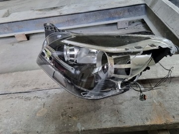 Uszkodzona lampa lewa  mercedes slk r172 bixenon