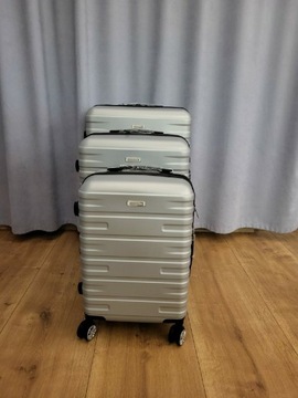 Komplet  trzech walizek