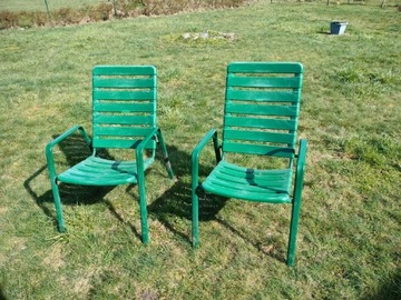 Krzesła ogrodowe.       