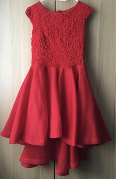 Czerwona sukienka z dłuższym tyłem 