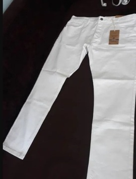 Białe jeansy męskie NEXT (bawełna 98% lycra 2%) 