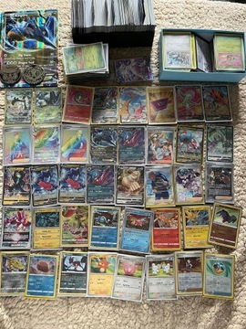 20 losowych kart i 12 figurek POKEMON 