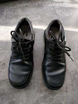 Pantofle czarne r. 38 chłopięce 