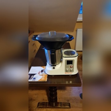 Multicooker robot kuchenny