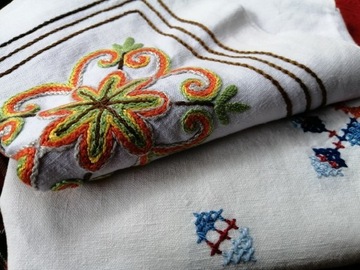 Ręcznie haftowane obrusy/serwety