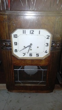 Stary zegar ścienny kwadransowy.
