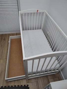 Łóżeczko niemowlęce z szufladą + materac pianka HR