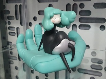 GRIS Limited Figure Esc-Toy Glow in the Dark 18/25