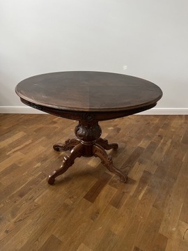Stół w stylu eklektycznym