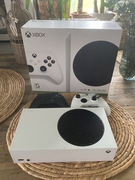 Xbox Series S plus pad