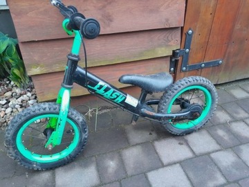 Zielony rower biegowy