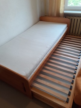 Sprzedam łóżko rozkładane z materacem