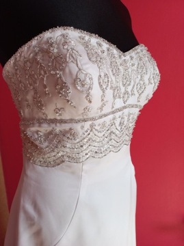 Suknia ślubna biała wiązana zdobiony biust