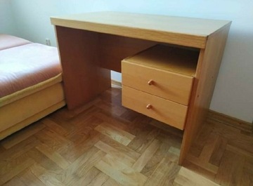 Biurko drewniane z krzesłem