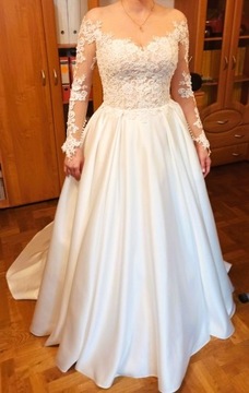 Wytworna suknia ślubna, rozmiar 40.