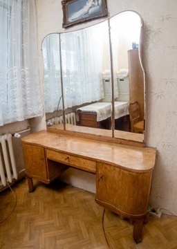 Toaletka  z roku 1935, do sypialni