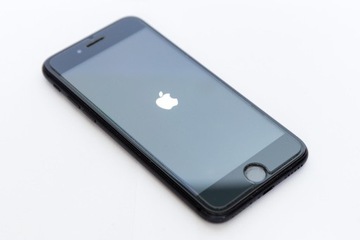 Apple iPhone 7 USA (A1660) - resetuje się