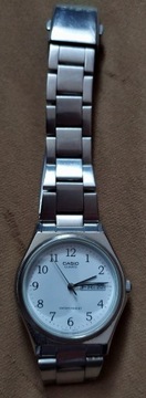Zegarek męski Casio z metalową bransoletą