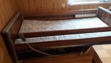 Łóżko rechabilitacyjne sterowane elektrycznie 