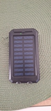 Masywny i wytrzymały POWER BANK SOLARNY 