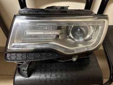 REFLEKTOR LAMPA JEEP GRAND CHEROKEE WK2 PRZÓD LEWY