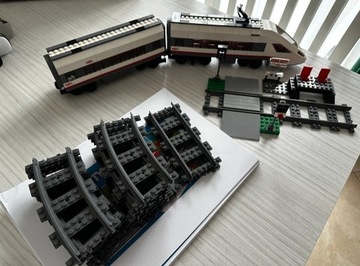 Elementy LEGO 60051 City - Pociąg Osobowy