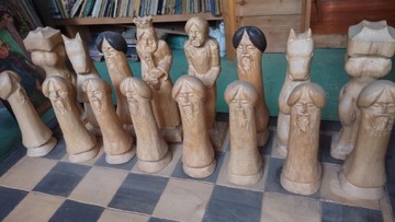 Rzeźbione szachy komplet stół, lawa, 2x tron