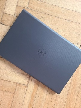 Laptop Dell Vostro 3535