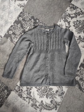szary sweterek zapinany na guziczki r. 128 cm 