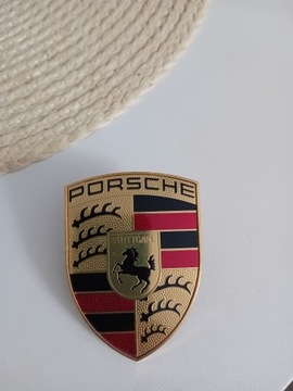 Eemblemad porsche 