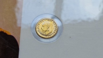 Mała moneta w plastikowym karnecie 