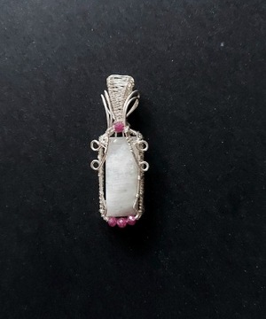 Wisiorek z kamieniem księżycowym wire wrapping