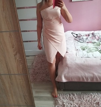 Sukienka na jedno ramię różowa