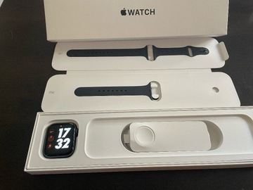 Apple Watch SE 44mm szary