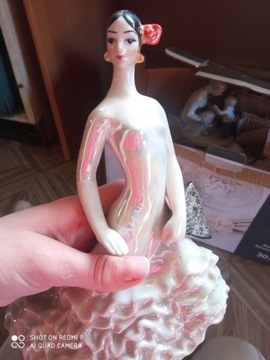 Figurka Dama z porcelany