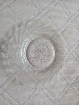 Szklana patera talerz ozdobny z kwiatem 26 cm