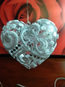 Bombki plastikowe w kształcie serca z gipiurą