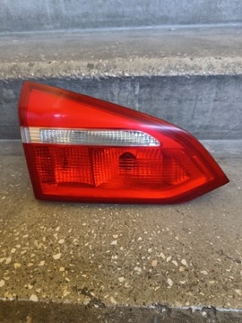 Ford Focus MK3 Lift kombi lampa w klapę lewy tył