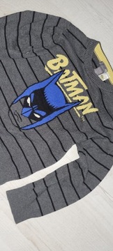 3. H& M  UROCZY SWETR BATMAN  122/128