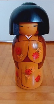 Oryginalna lalka kokeshi - rękodzieło