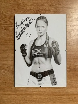 Portret z autografem Karolina Kowalkiewicz 