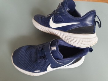 BUTY SPORTOWE NIKE REVOLUTION R. 27,5 