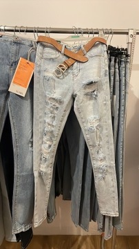 Spodnie jasne jeansowe z dziurami 