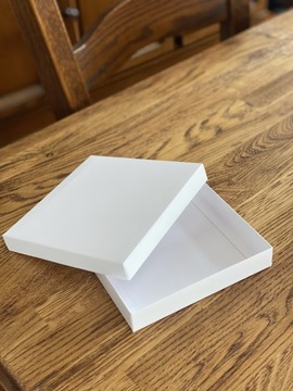 Pudełko 15 x 15 x 3,5 cm na kartkę białe